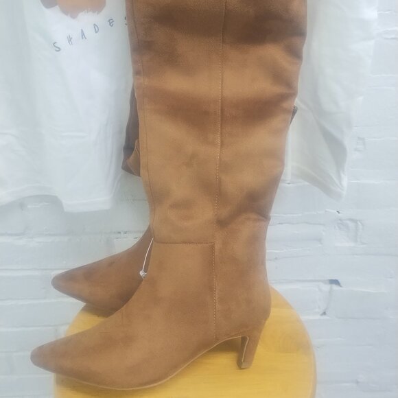 Females Universal thread bread boots size 7.5 plus free XXl shirt - Picture 1 of 8